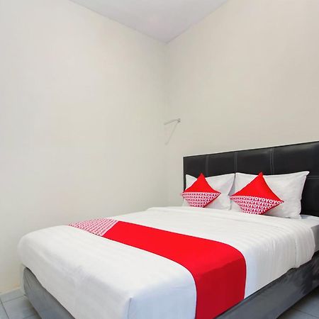 Vaccinated Staff - OYO 1718 Homestay Wak Gobenk Salakan Exterior foto