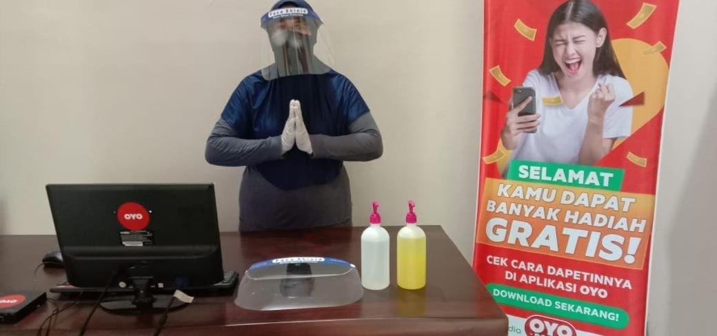 Vaccinated Staff - OYO 1718 Homestay Wak Gobenk Salakan Exterior foto